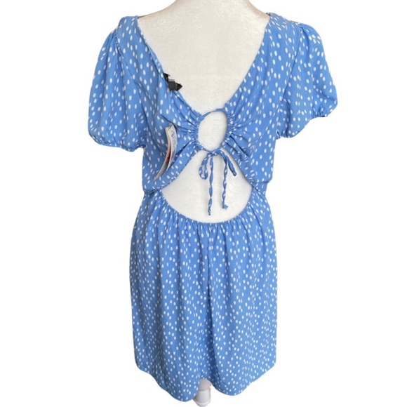 NWT. Juniors’ Lily Rose Short Sleeve Back Cutout Skater Dress Large - Picture 4 of 6